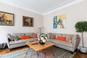 Veeve - Muted Beauty in Batignolles